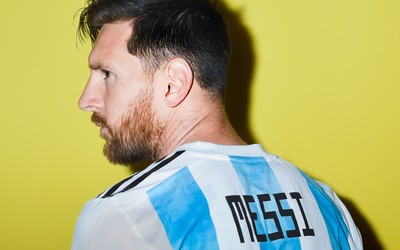 亚投国际焦点-C罗任意球击中门柱弹出