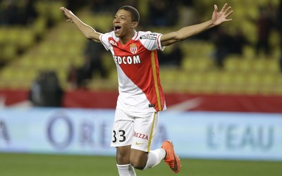 亚投国际-伯贝这传球穿透防线