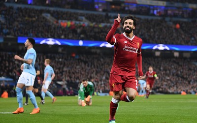 亚投国际热评-埃德森与队友后场倒脚控制节奏